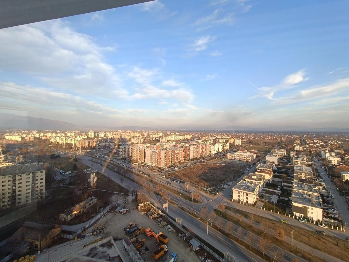 18Th & 16H Floor Secure Luxury Condos With Pool & Fitness Included In Price スコピエ エクステリア 写真
