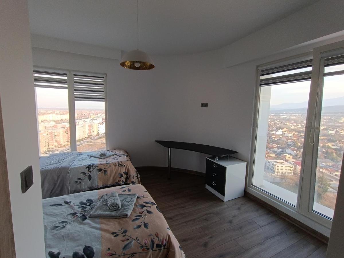 18Th & 16H Floor Secure Luxury Condos With Pool & Fitness Included In Price スコピエ エクステリア 写真