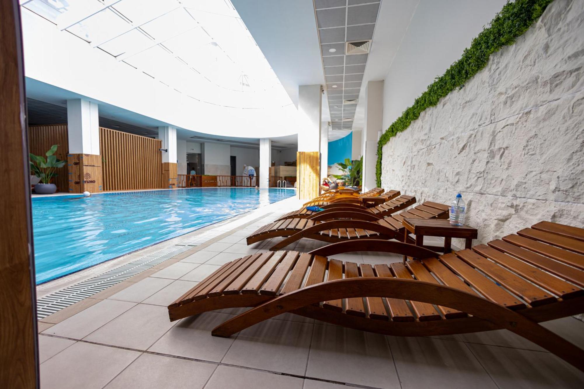 18Th & 16H Floor Secure Luxury Condos With Pool & Fitness Included In Price スコピエ エクステリア 写真