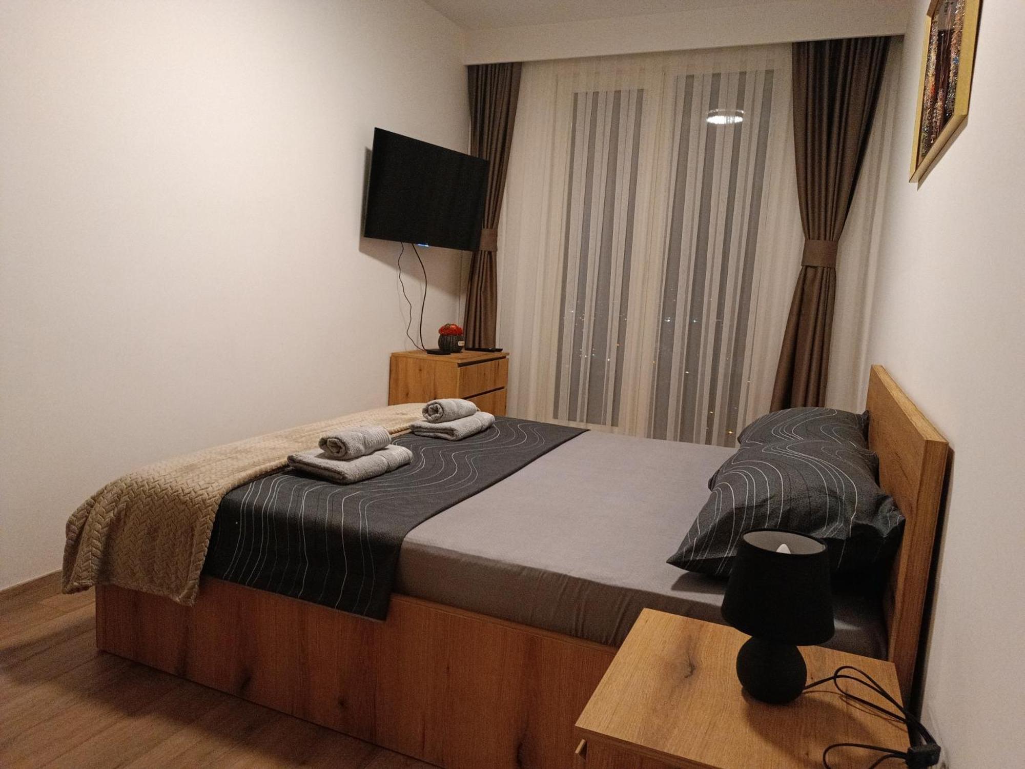 18Th & 16H Floor Secure Luxury Condos With Pool & Fitness Included In Price スコピエ エクステリア 写真