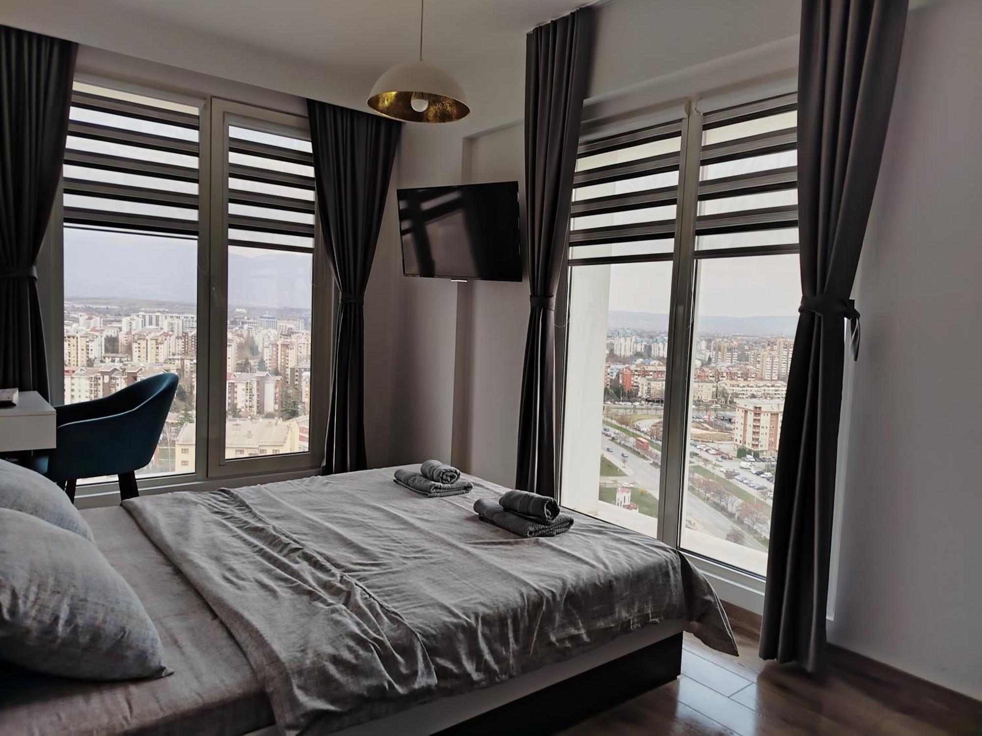 18Th & 16H Floor Secure Luxury Condos With Pool & Fitness Included In Price スコピエ エクステリア 写真