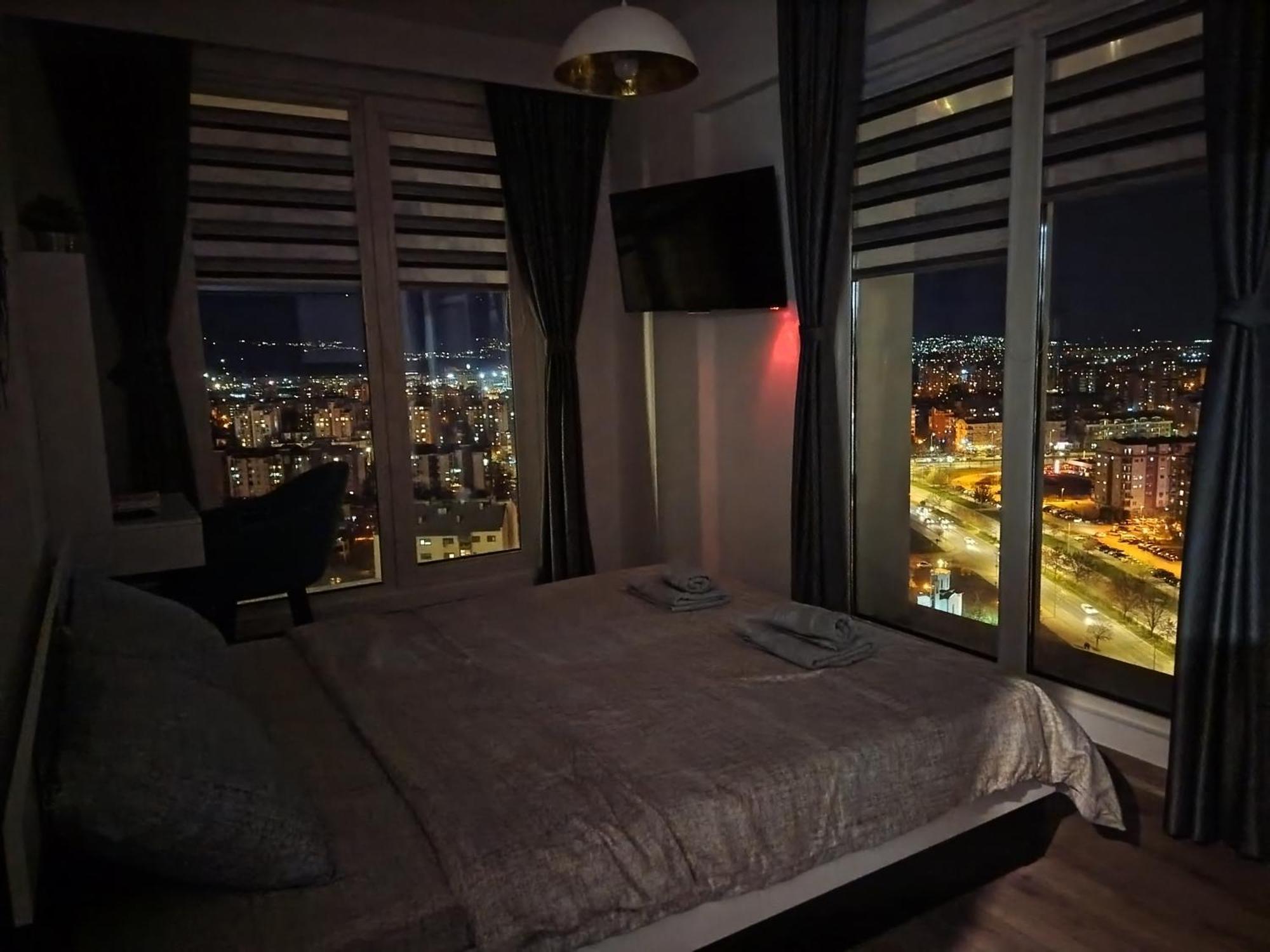 18Th & 16H Floor Secure Luxury Condos With Pool & Fitness Included In Price スコピエ エクステリア 写真